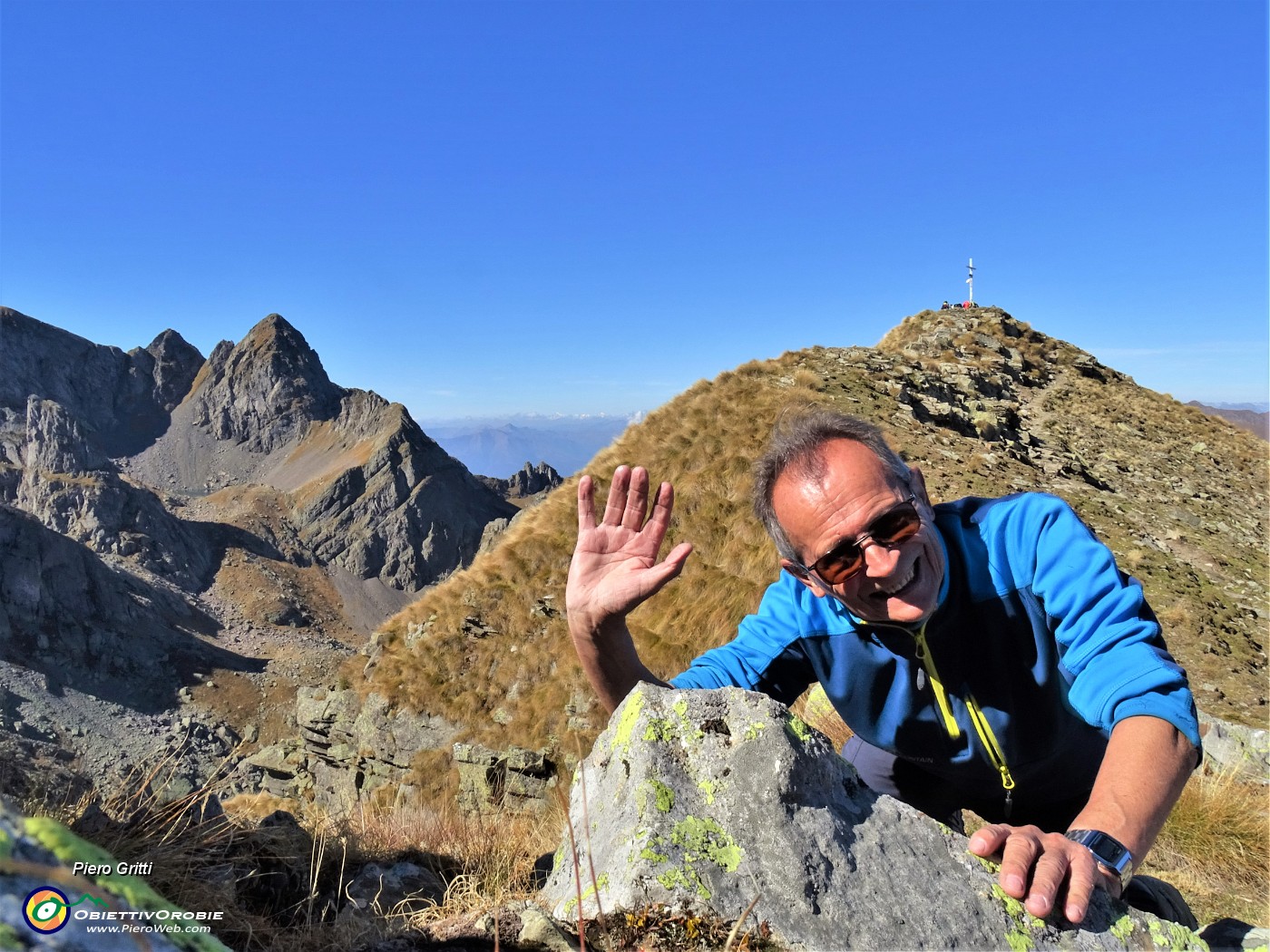 04 Bello prolungare la salita dal Benigni alla panoramica Cima Piazzotti (di Valpianella 2349 m).JPG